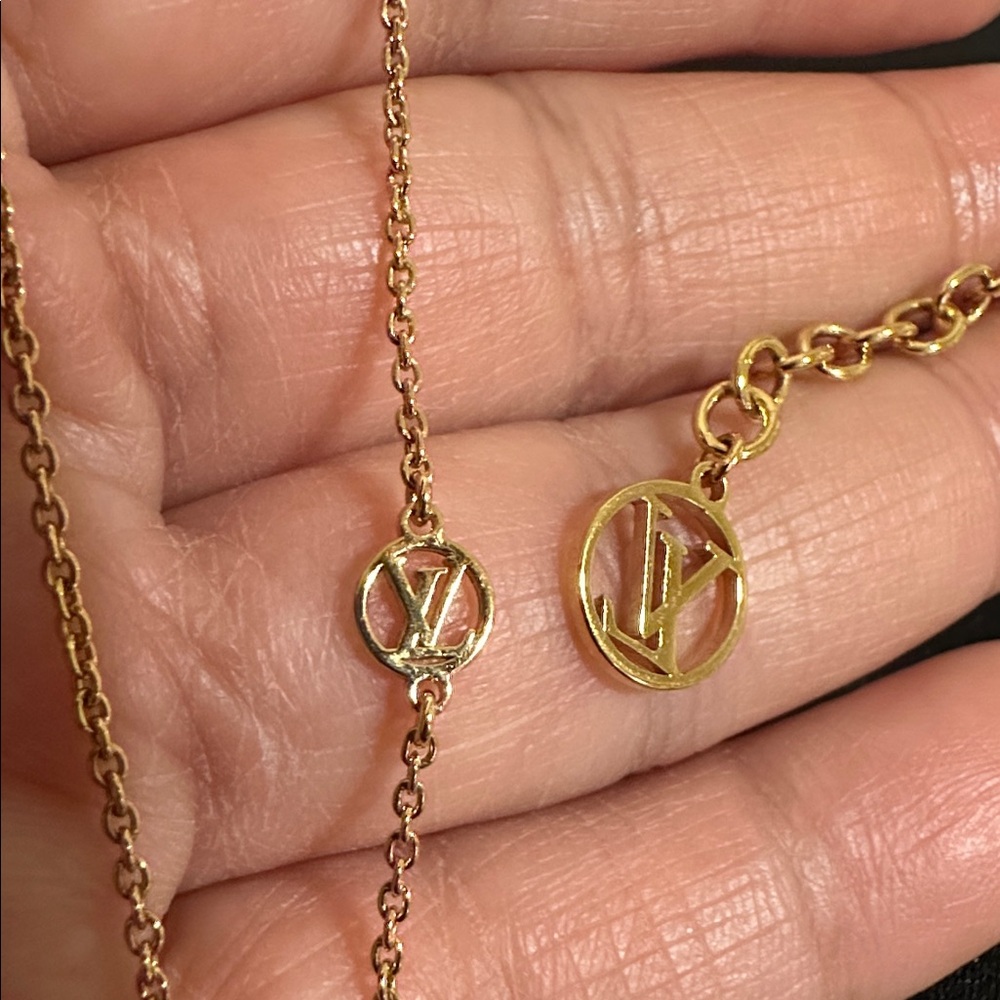 Louis Vuitton Gold Tone Monogram Flower Pendant Necklace - Picture 6 of 12
